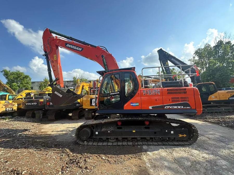Korea Used Doosan Excavator for sale Second Hand DX300LC Jindongyu Machinery